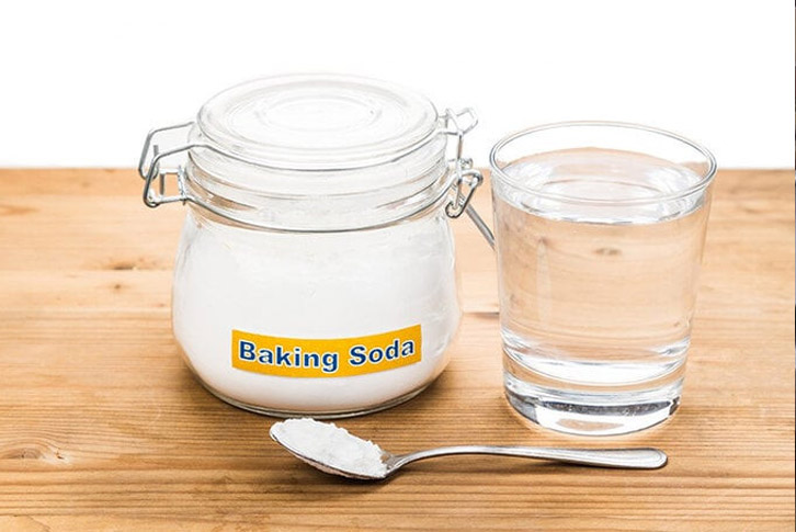 Dùng baking soda kết hợp giấm trắng để khử mùi hôi