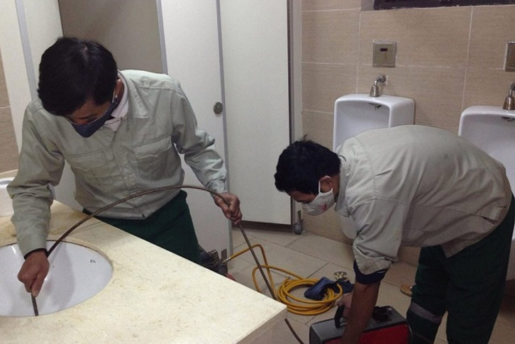 Quy trình thông cống bằng máy lò xo chuyên dụng
