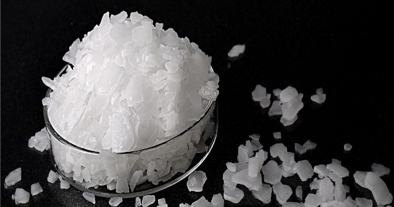 Thông Bồn Cầu Nghẹt: 15+ Cách Xử Lý Nhanh, Hiệu Quả 100% Tại Nhà (Cập nhật 2026) 8 Caustic Soda - NaOH