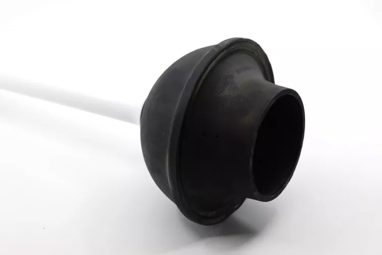 Hướng dẫn thông tắc bồn cầu và đường ống đúng cách tại nhà 3 Cây thụt có phễu