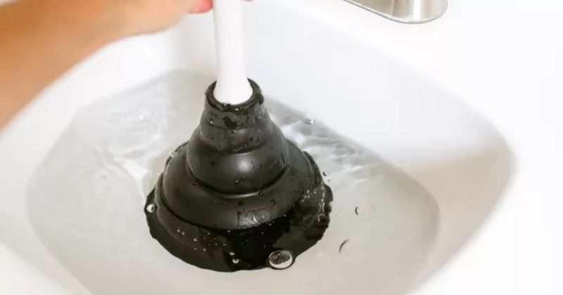 Hiểu đúng bản chất Pittong thông bồn cầu